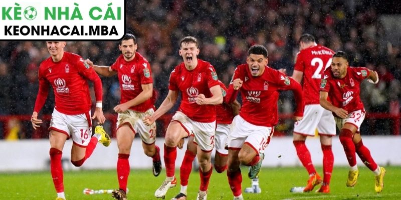 Nottingham Forest vất vả giành vé đi tiếp