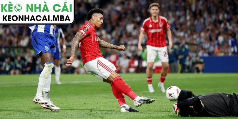 Porto nỗ lực trong vô vọng, Nottingham bảo toàn chiến thắng