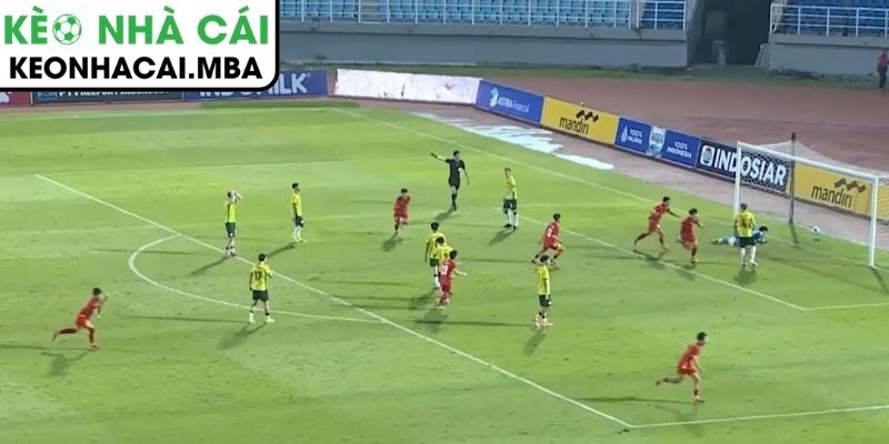 Bàn gỡ phút bù giờ, lợi thế tinh thần hiệp 2