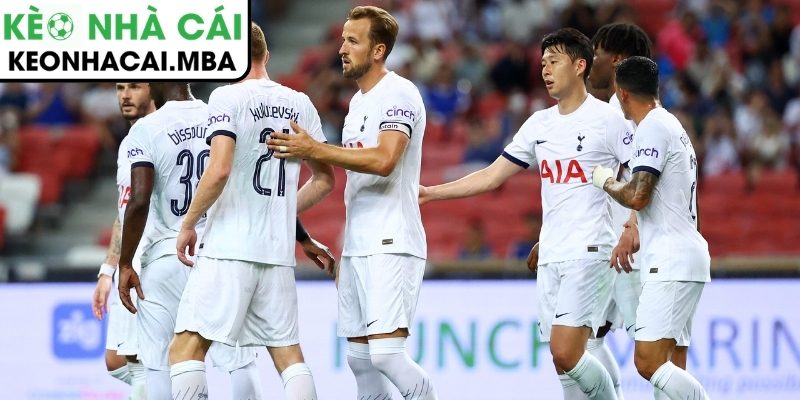 Tottenham lún sâu khủng hoảng và cuộc đua trụ hạng khốc liệt